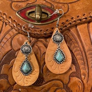 Beautiful Western Teardrop with Silver & Turquoise Accent.